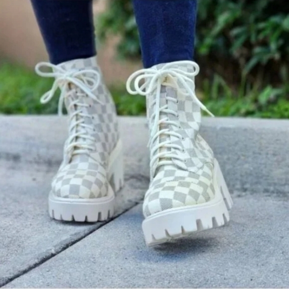 Checkered lace up thick heel boots - Picture 1 of 5